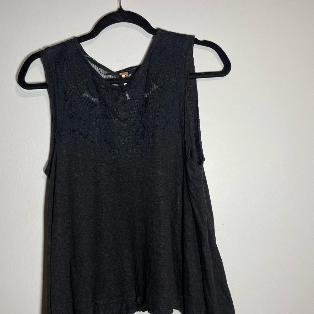 Free people Black lace embroidery sleeveless blouse.